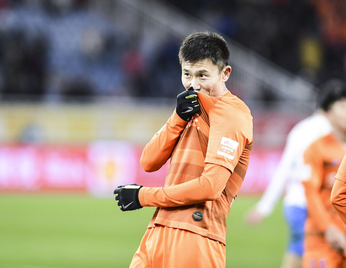 包含里程碑夜!费耶诺德调整名单,中超窗口期刷纪录,赛场秩序良好,医务组通报恢复的词条 包含里程碑夜!费耶诺德调整名单,中超窗口期刷纪录,赛场秩序良好,医务组通报恢复的词条